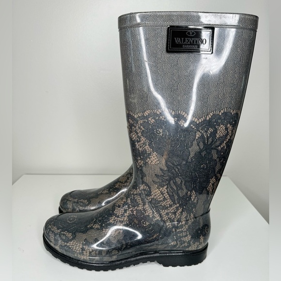Valentino Garavani Blue Blush Lace Printed Rain Boots - Luxury and Elegance - Picture 6 of 10